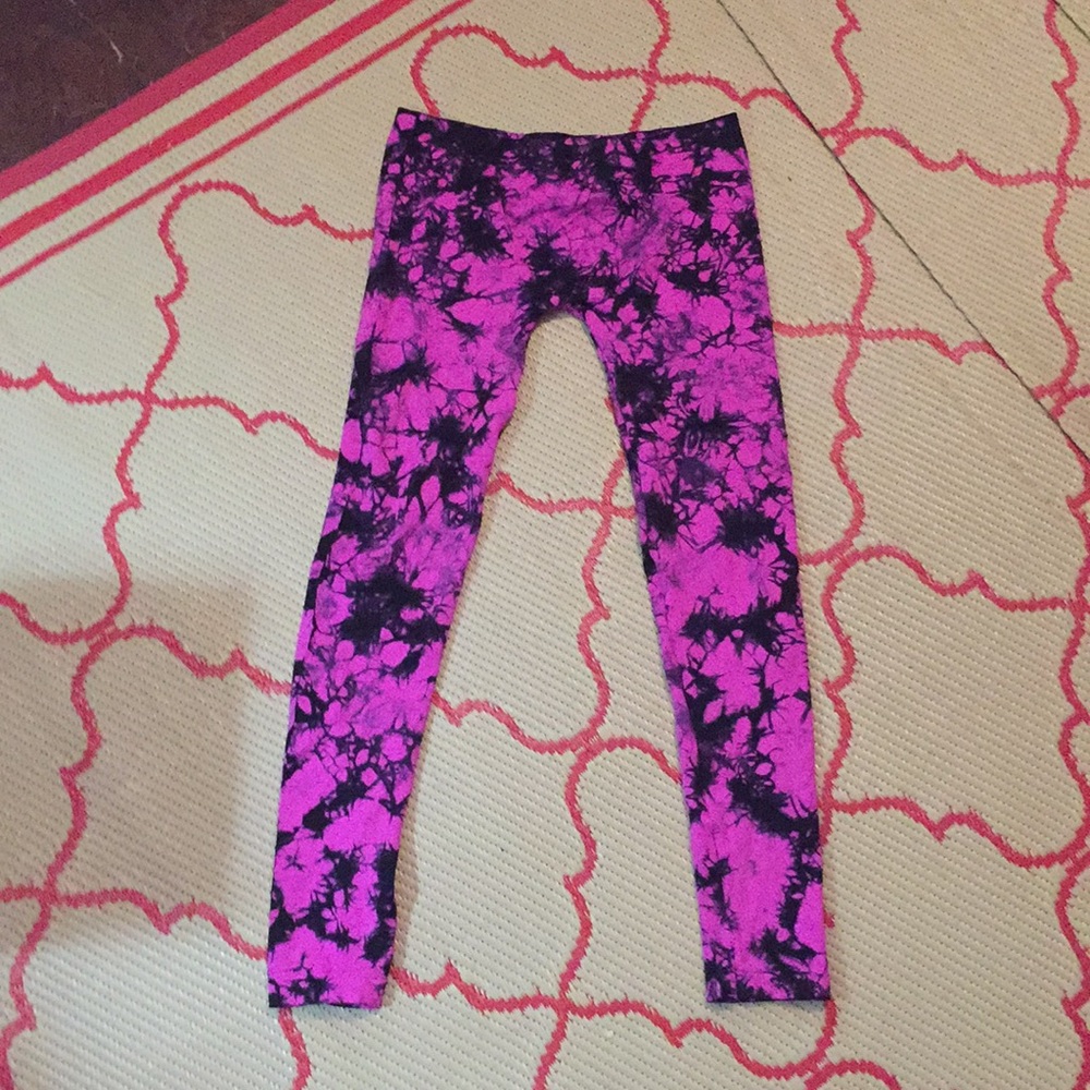 Colorful pink leggings